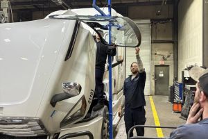collision-repair-auto-glass-trends-2025