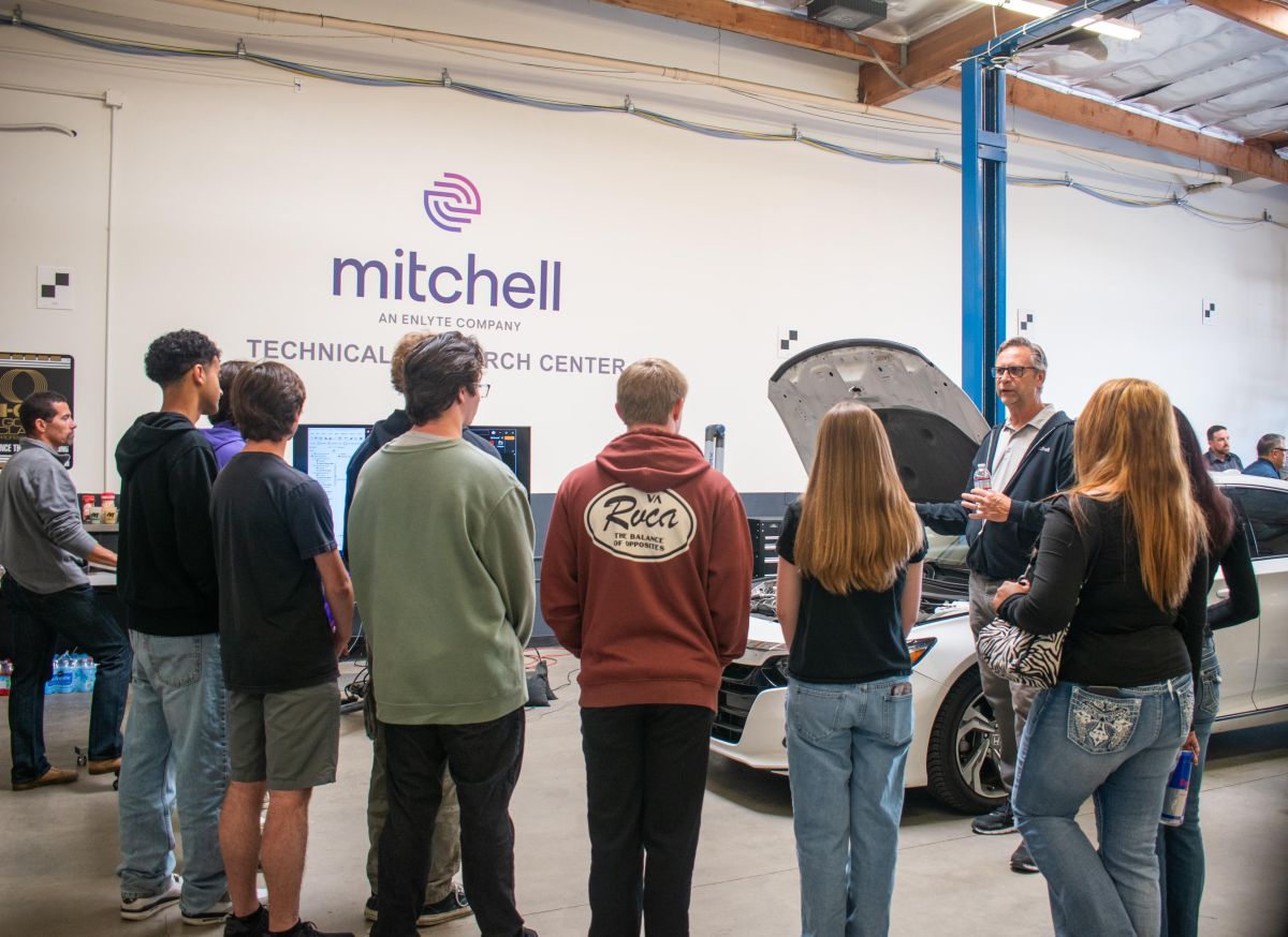 Mitchell-Santana-High-School-student-visit